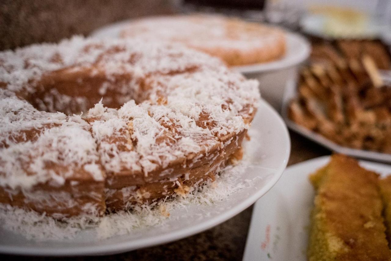 Holambra Garden Hotel Exterior foto A coconut cake