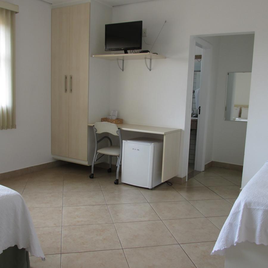 Holambra Garden Hotel Exterior foto A typical room at the hostel